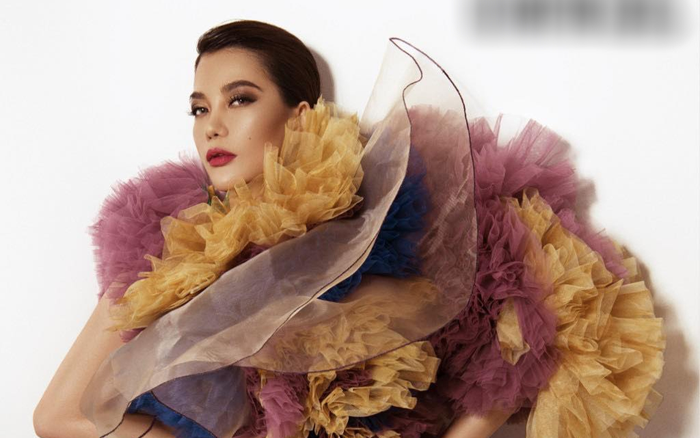 Trương Ngọc Ánh khoe trọn vẻ quyến rũ đầy quyền lực trên trang bìa tạp chí đình đám