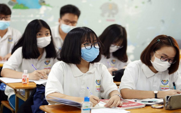 Dịch COVID-19 bùng phát, nhiều trường đại học trên cả nước ra thông báo khẩn