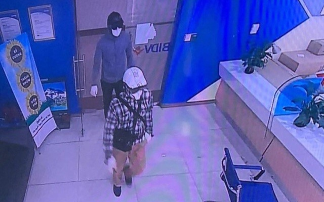 Công bố nhận dạng hai đối tượng dùng súng cướp 942 triệu đồng ở Ngân hàng BIDV