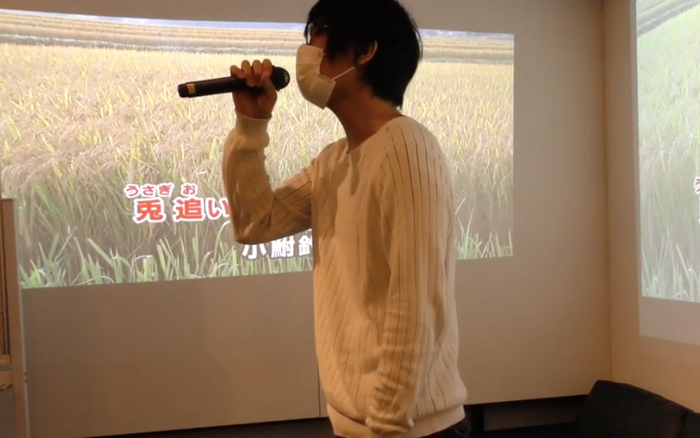 Máy karaoke ở Nhật có thêm chế độ giúp hát hay ngay cả khi đeo khẩu trang