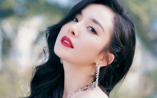 Chứng minh sức hot không phải dạng vừa: Chỉ một câu nói, Dương Mịch đứng đầu bảng hot-search Weibo