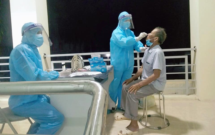 Cách ly tập trung khẩn cấp hàng chục người tiếp xúc gần với bệnh nhân số 435