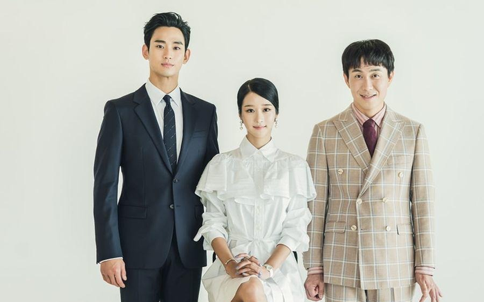 'Điên thì có sao' tung ảnh gia đình bí ẩn của Kim Soo Hyun, Seo Ye Ji và Oh Jung Se