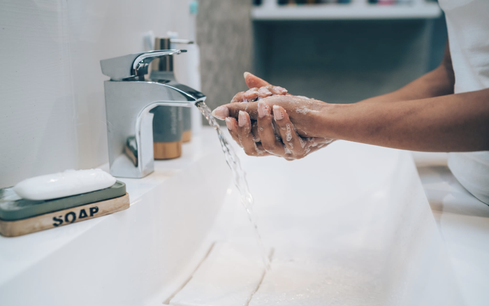 Tại sao rửa tay bằng xà phòng là cách ngừa COVID-19 tốt nhất?