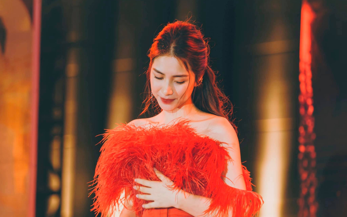 Hòa Minzy chủ động đóng phạt sau vụ lan truyền tin không chính xác