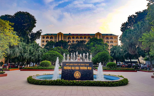 Dịch COVID-19 bùng phát, trường đại học đầu tiên cho sinh viên quay trở lại học online