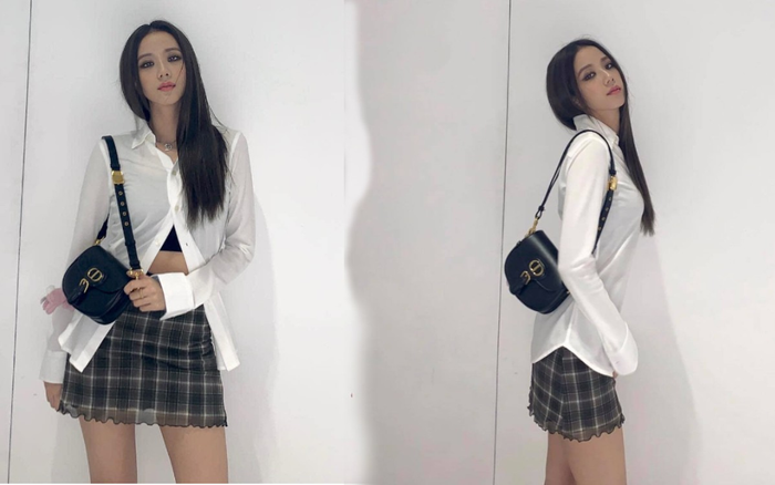 Jisoo BlackPink đổi style gái hư khi bung nút áo sơ mi hững hờ
