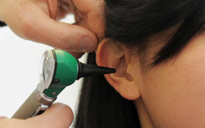 Phát hiện mới: SARS-CoV-2 có thể trú ẩn trong tai người