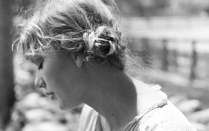 Tại sao bạn nhất định phải nghe 5 ca khúc này từ album Folklore (Taylor Swift)?