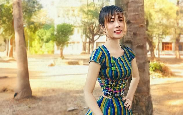 Cô gái trẻ nổi như cồn nhờ vòng eo 'không tưởng' 35cm