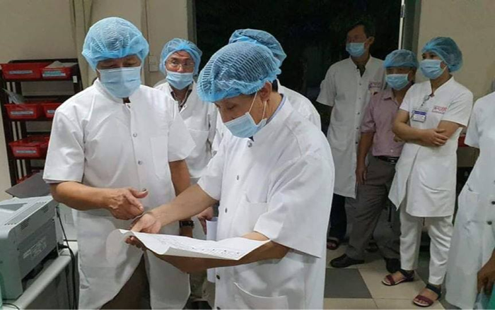 Bệnh viện Trung ương Huế đang điều trị cho 18 bệnh nhân nhiễm COVID-19 từ Đà Nẵng và Quảng Nam chuyển đến, hầu hết các ca bệnh rất nặng