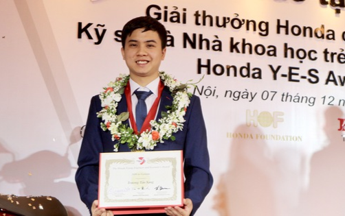 Thủ khoa với điểm 3.95/4.0 ĐH Khoa học Tự nhiên nhận học bổng Pháp