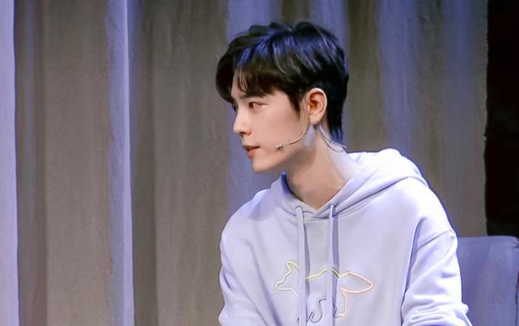 Tiêu Chiến xuất hiện ở trên sóng livestream của sự kiện, thu hút hơn triệu người xem