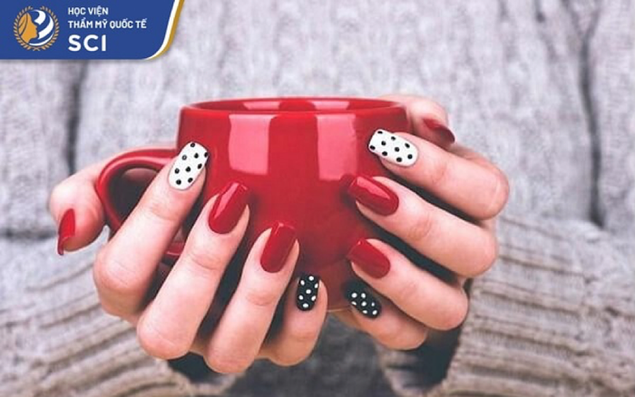Học viện thẩm mỹ SCI giải đáp: Học nail có khó không?