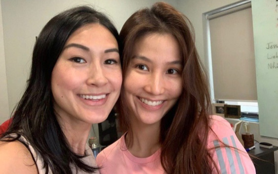 Kathy Uyên và Diễm My 9X đọ sắc mặt mộc tươi tắn, tuổi tác dường như chỉ là con số với hai mỹ nhân này