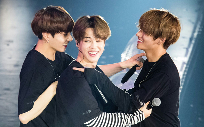 Chưa kịp phấn khích với màn 'spoil' vũ đạo comeback của BTS ngay trên sóng livestream, fan dở khóc dở cười khi biết ra sự thật này