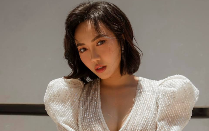 Diệu Nhi cover Hoa nở không màu (Hoài Lâm) vì được 96208 lá thư yêu cầu, không quên nhắn nhủ mọi người nâng cao sức khỏe mùa dịch