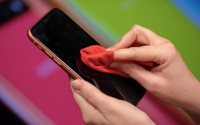 SARS-CoV-2 gây bệnh COVID-19 có thể sống bao lâu trên màn hình smartphone?