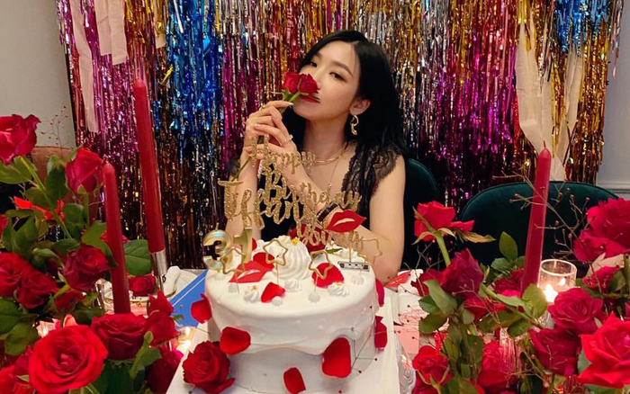 Tiffany đón tuổi 31 xinh đẹp cùng hội chị em SNSD, nhưng còn sinh nhật thứ 13 của nhóm thì...