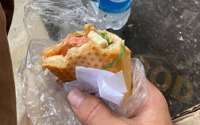 Tích góp được 1 triệu 'quỹ đen' nhờ ăn bánh mì cả tháng, anh chồng không ngờ bị vợ tịch thu và 'câm nín' khi phát hiện nguyên do