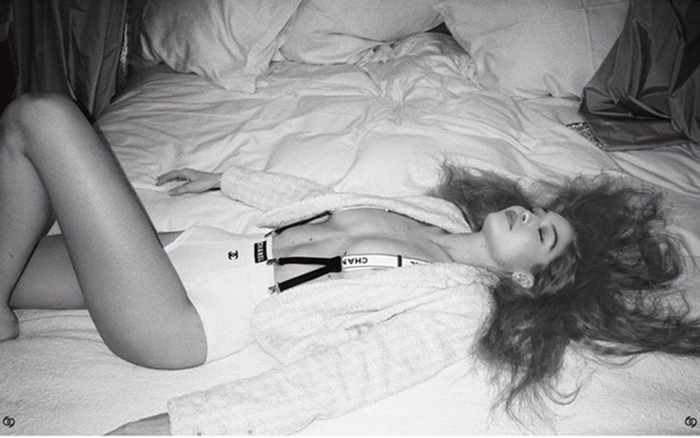 Chân dài Gigi Hadid tung ảnh trước khi mang thai gợi cảm đến nghẹt thở