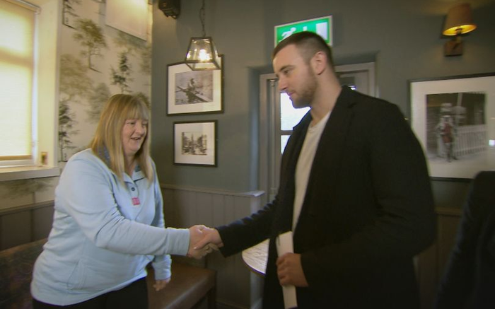 Người phụ nữ tha thứ và làm bạn với kẻ giết con trai mình