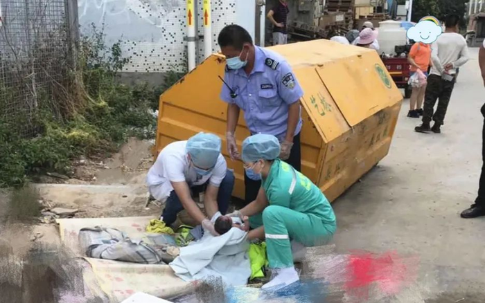 Cặp vợ chồng trẻ vứt con mới lọt lòng cạnh thùng rác vì không muốn nuôi