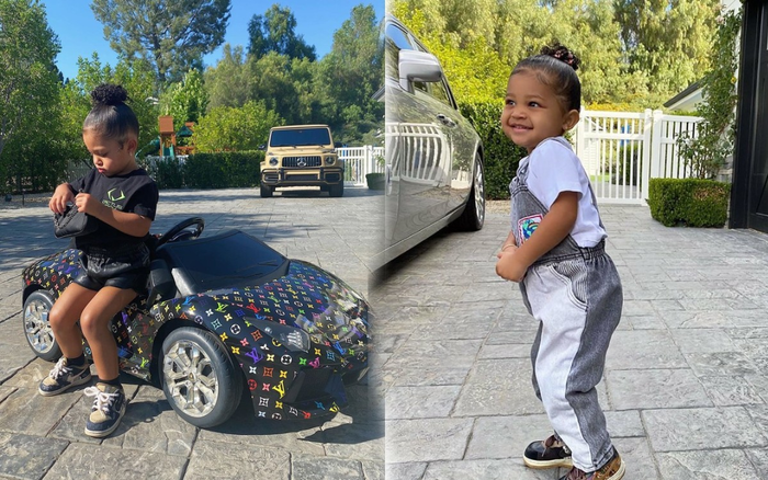 Con gái Kylie Jenner mới tí teo chưng diện đồ hiệu chả kém cạnh người mẹ giàu có