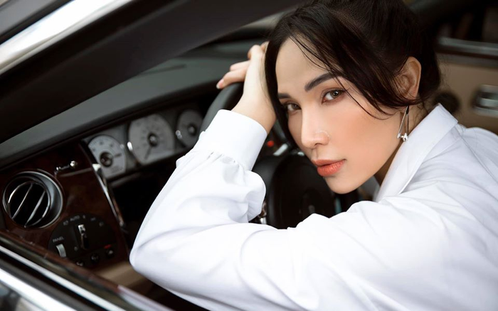 Quỳnh Thư bức xúc khi bị mời đi show, thực chất là đi tiếp rượu