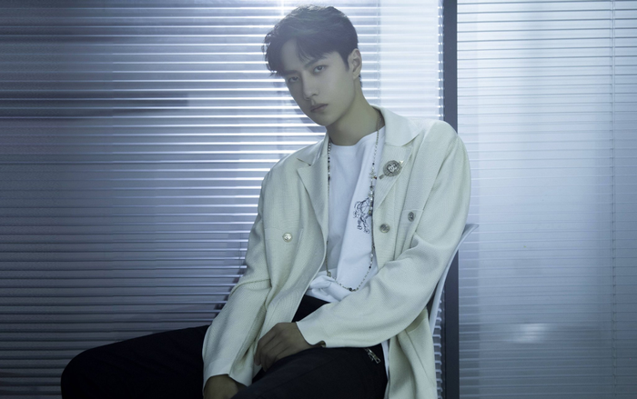 Vương Nhất Bác đón tuổi mới, phòng làm việc cá nhân bất ngờ lên sóng nhận được nhiều lượt theo dõi