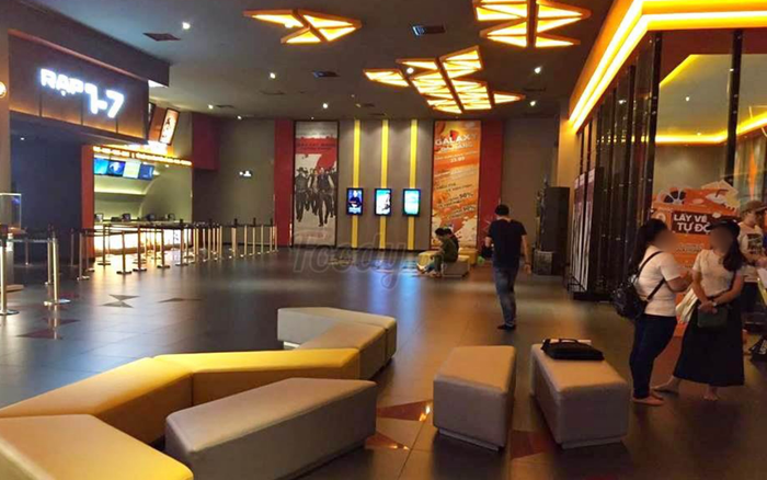 Lịch trình di chuyển phức tạp của bệnh nhân nhiễm COVID-19 tại Đà Nẵng: Đi ăn uống, đến rạp chiếu phim, làm việc tại trường mầm non