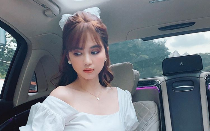 Ngọc Trinh khoe loạt ảnh hack tuổi như gái mười tám