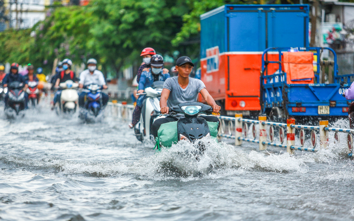 Phải làm gì khi xe bị ngập nước, chết máy để tránh mất thêm tiền