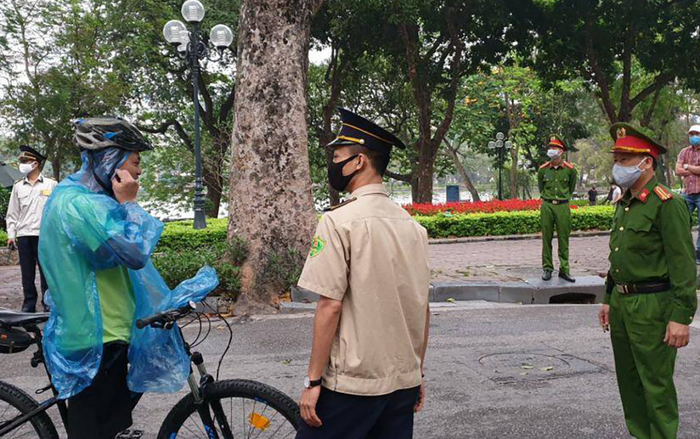 Từ 7/8, Hà Nội xử phạt các trường hợp không đeo khẩu trang tại nơi công cộng