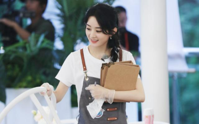 Fan tức giận khi phân cảnh của Triệu Lệ Dĩnh bị cắt xén trong Nhà hàng Trung Hoa 4, đẩy cô nàng vào thế nhân vật phản diện