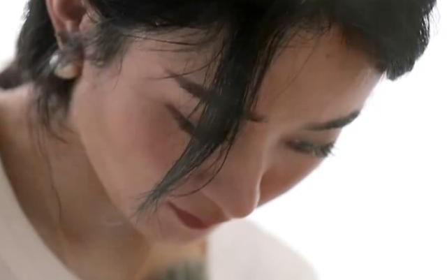 Hết bị cắt xén phân cảnh, Triệu Lệ Dĩnh trở nên 'tàng hình' trong poster của 'Nhà hàng Trung Hoa mùa 4'