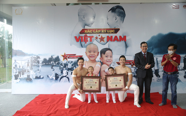 Hai quý tử nhà Quốc Cơ - Quốc Nghiệp lập kỉ lục Guinness Việt Nam khi mới lên 3