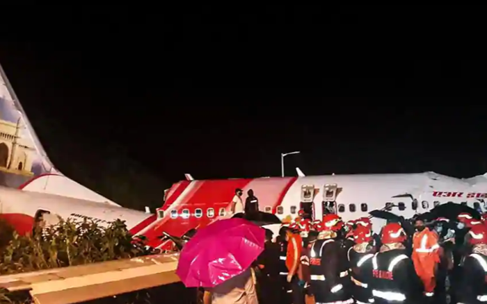 Hành khách bàng hoàng kể lại giây phút máy bay Ấn Độ vỡ đôi