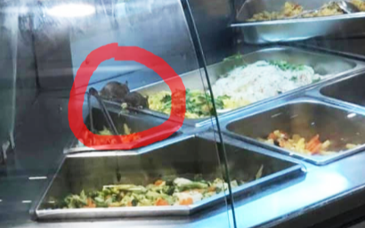 Cảnh tượng chuột 'vô tư' gặm nhấm, chạy qua lại trong quầy thức ăn ở trung tâm thương mại gây kinh hãi