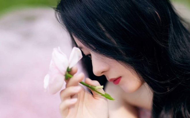 Triệu Lệ Dĩnh bất chấp các lùm xùm gần đây leo lên hạng 5 hot search nhờ diện váy cực thanh lịch tại Quảng Châu