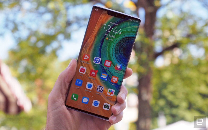 Nhà sản xuất smartphone lớn nhất thế giới 'than' hết chip để làm điện thoại