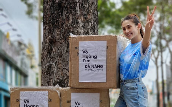 Siêu mẫu Võ Hoàng Yến quyên góp gần 13.000 khẩu trang ủng hộ đồng bào Đà Nẵng