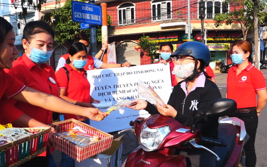 Đồng Nai xử phạt người không đeo khẩu trang nơi công cộng