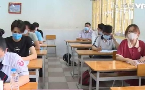 Xuất hiện chỉ vài giây ngắn ngủi trên sóng truyền hình, một phòng thi ở TP.HCM được dân mạng truy tìm ráo riết bởi điều đặc biệt này
