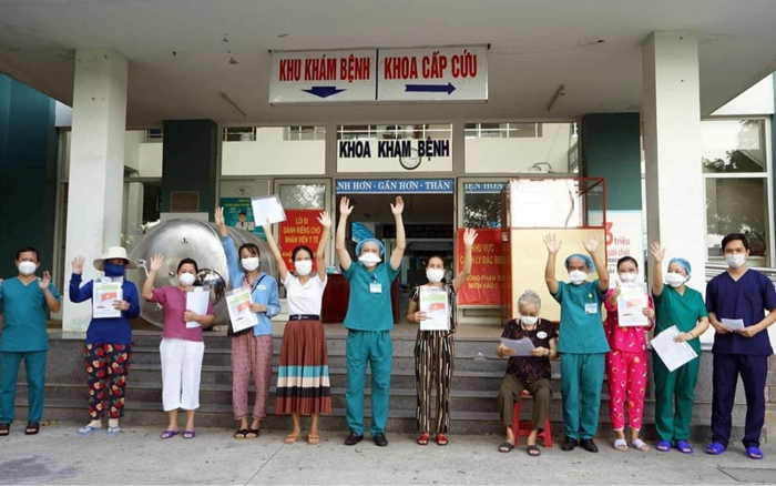 Nhân viên bệnh viện Đà Nẵng cùng 6 người khác được công bố khỏi bệnh