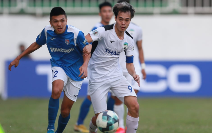 Văn Toàn bán áo đấu ủng hộ quê nhà chống dịch COVID-19