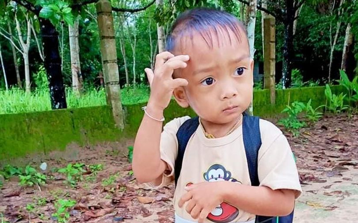 Bị nhốt trong xe suốt 6 tiếng, bé trai 2 tuổi tử vong thương tâm