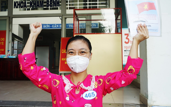 Nụ cười nữ điều dưỡng nhiễm COVID-19 ngày được công bố khỏi bệnh: Sẽ chấp hành đủ thời gian cách ly 14 ngày, sau đó nhanh chóng trở lại bệnh viện