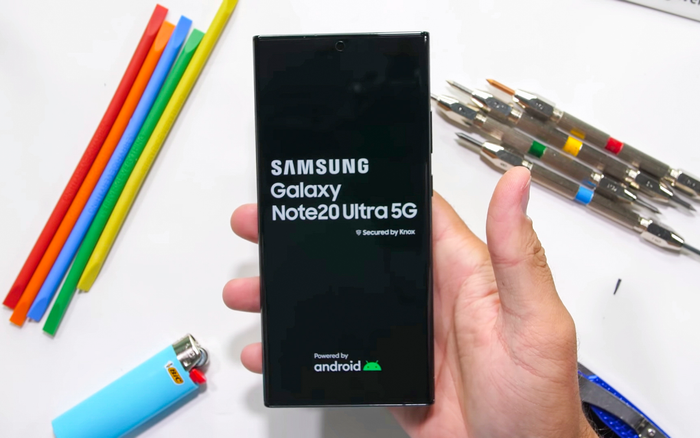 Thử cào xước, bẻ cong, hơ lửa Samsung Galaxy Note20 Ultra và kết quả khó tin