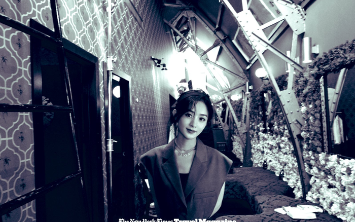 Triệu Lệ Dĩnh nhận 'cơn mưa' lời khen vì loạt ảnh tạp chí trắng đen mang sức hút và câu chuyện riêng